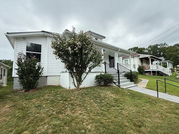 Property Photo:  408 Hudson St  WV 24701 