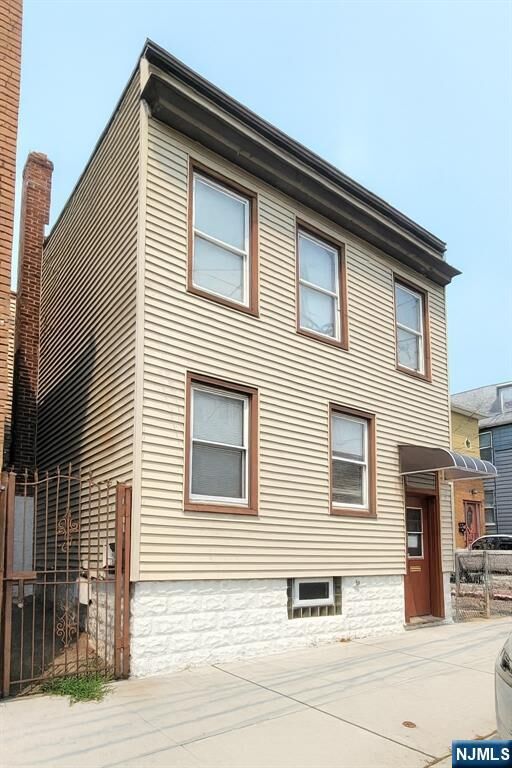 Property Photo:  122 Cross Street 1  NJ 07029 