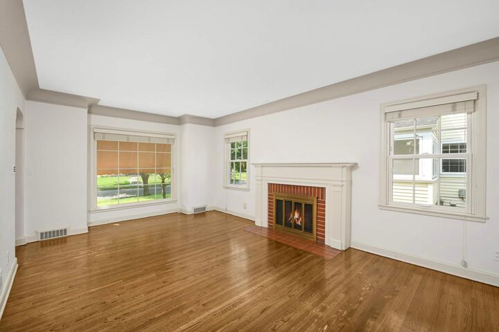 Property Photo:  1485 Iowa Avenue W  MN 55108 