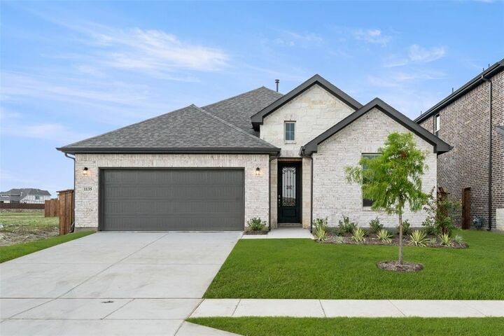 Property Photo: 1135 Rothland TX 75154