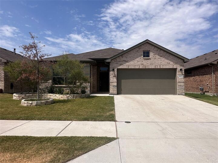 Property Photo: 837 Holler Loop TX 76247
