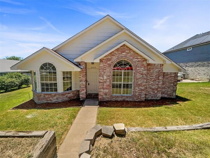 Property Photo: 2305 Rockhill Road TX 75072
