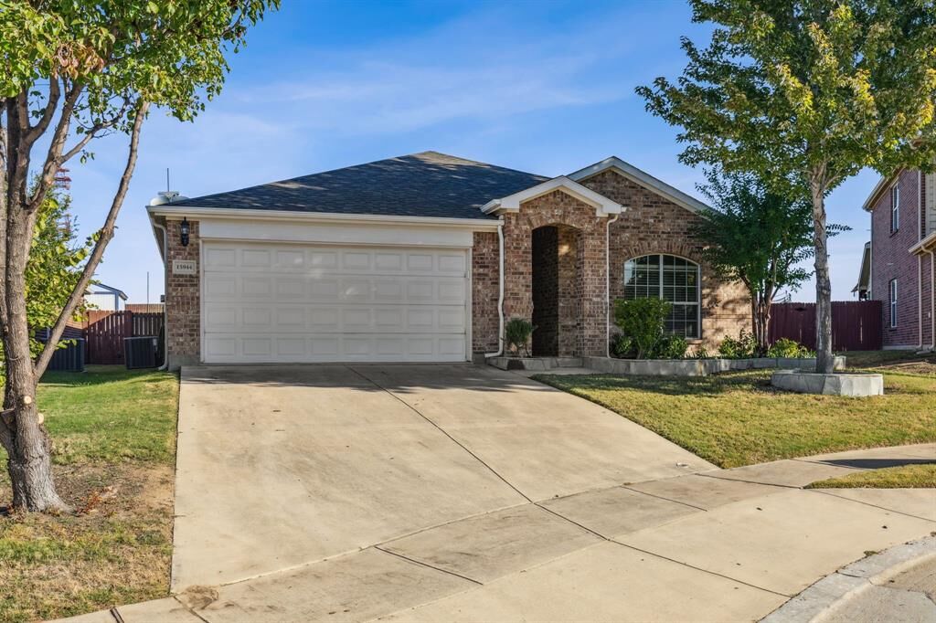 Property Photo: 15944 Avenel Way TX 76177