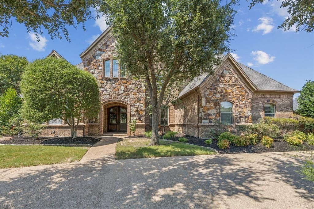 Property Photo:  2405 Fernwood Drive  TX 76262 