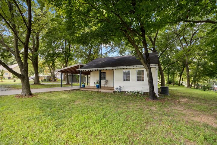 Property Photo:  213 N West Avenue  AR 72744 