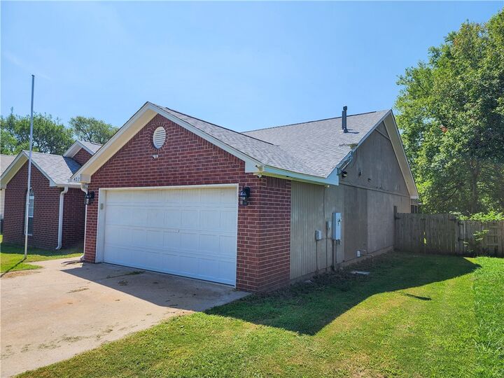 Property Photo: 402 Greenwood Place AR 72761
