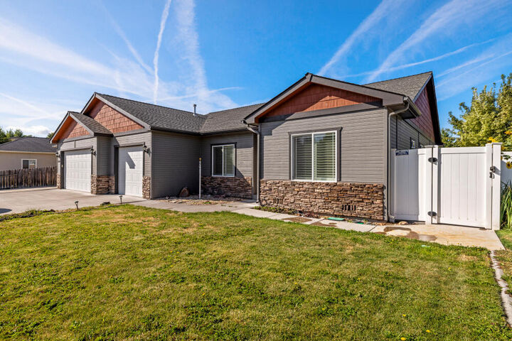 Property Photo: 6404 Ventura Drive OR 97603