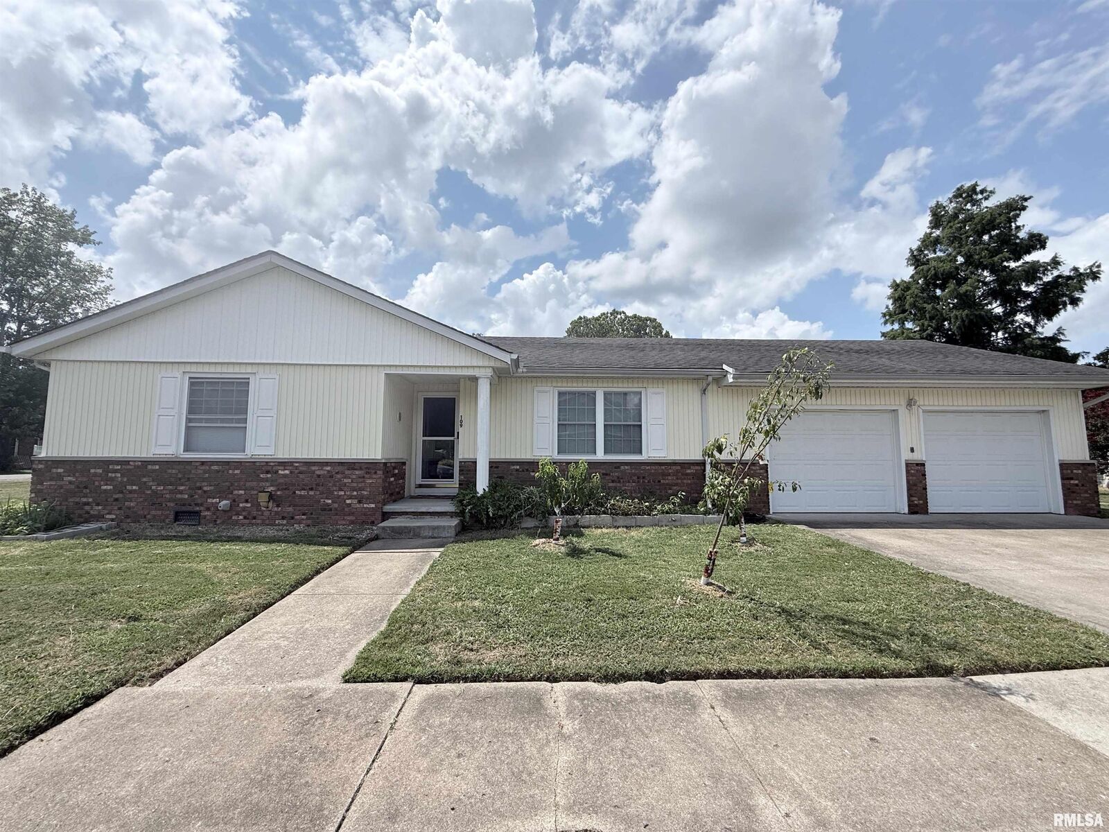 Property Photo: 109 S Horrell Avenue IL 62896