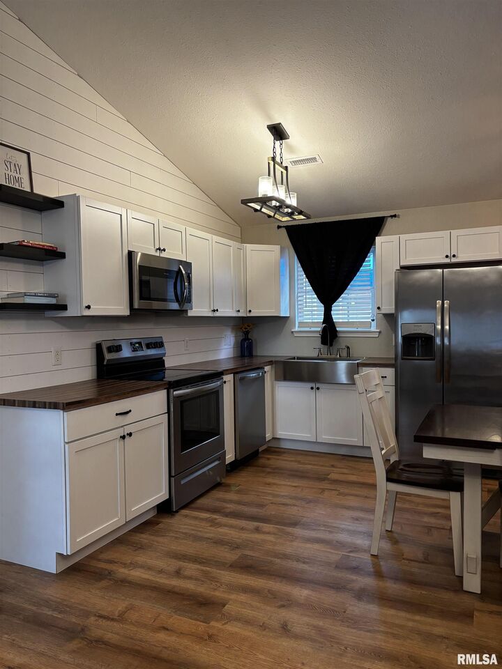 Property Photo:  507 S Maple Street  IL 62915 