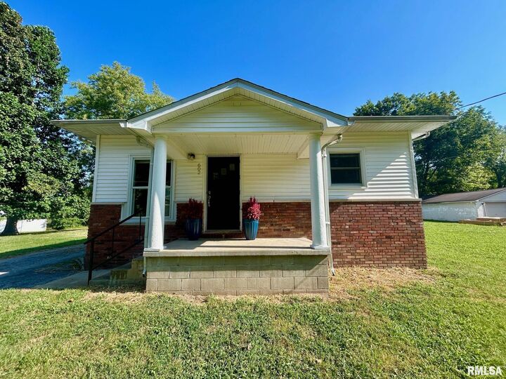 Property Photo: 602 Barr Street IL 62918