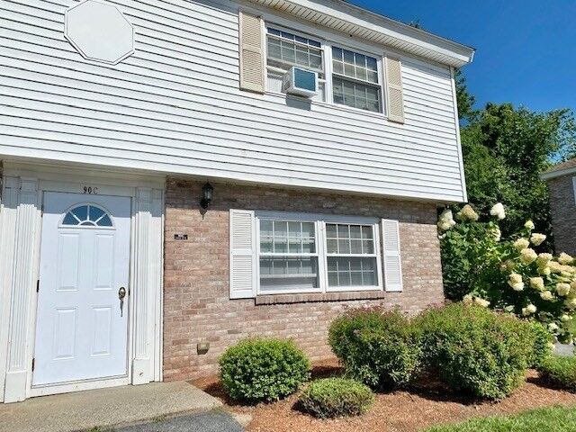 Property Photo:  90C Washington Park Drive 10  MA 01810 