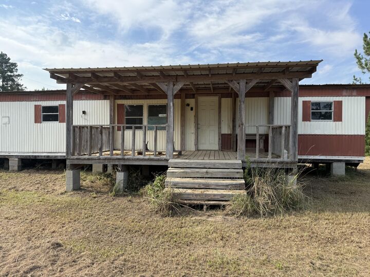 Property Photo: 2307 Churchman Rd LA 70656