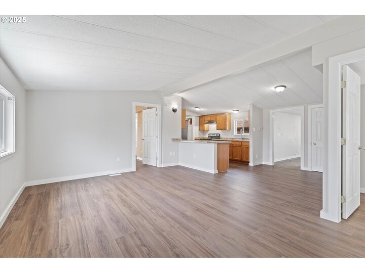 Property Photo: 950 E Main St OR 97148