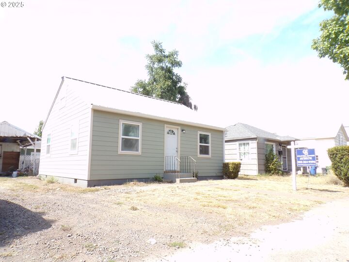 Property Photo:  1925 Liberty St  OR 97317 