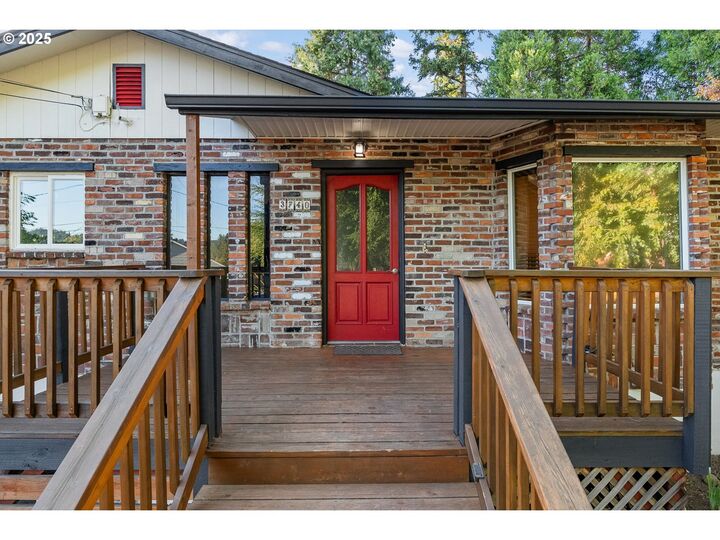 Property Photo:  3740 Potter St  OR 97405 