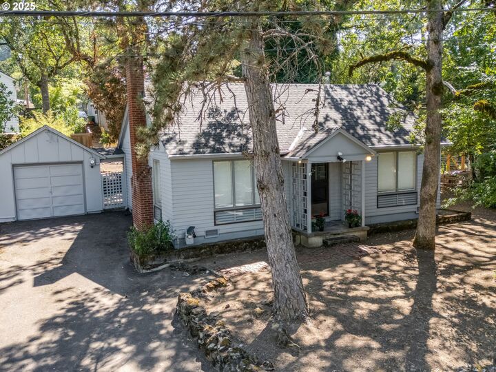 Property Photo: 1416 Laurel St OR 97034