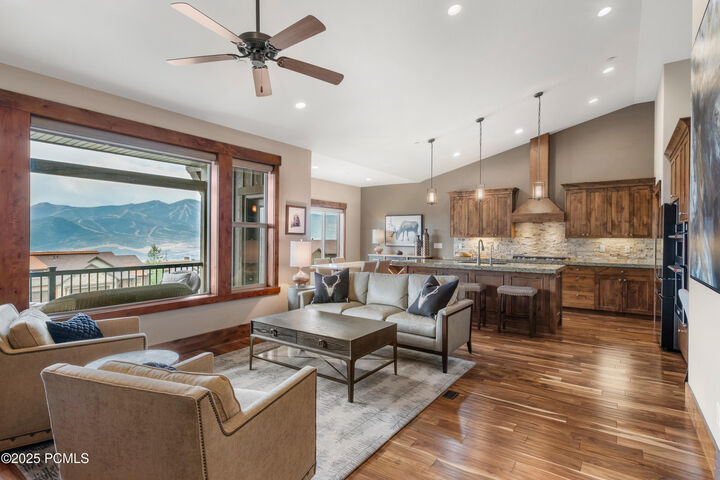Property Photo: 1738 E Viewside Circle UT 84036