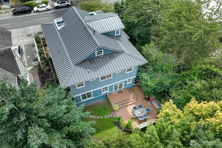 Property Photo:  108 NE 56th Street  WA 98105 