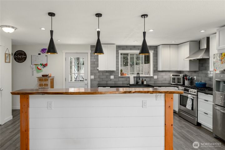 Property Photo: 2107 Driftwood Place WA 98363