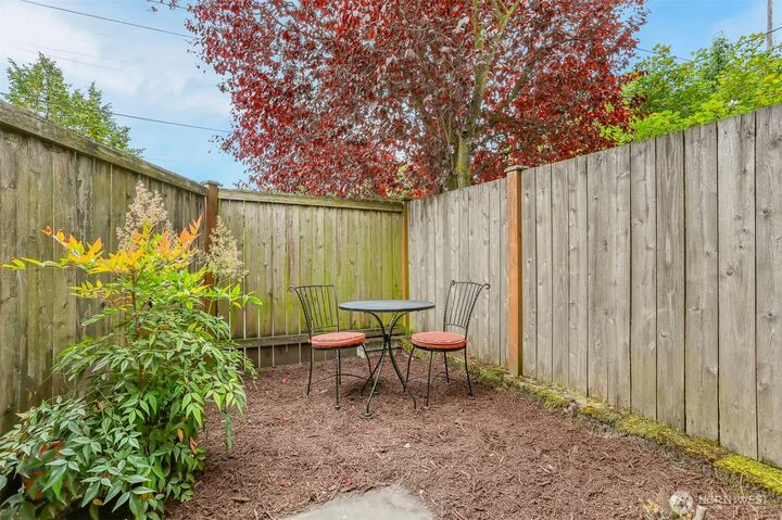 Property Photo: 516 B N 46th Street WA 98103