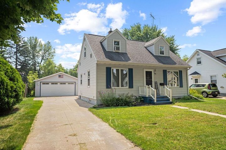 719 E Harrison Street  Appleton WI 54915-2213 photo