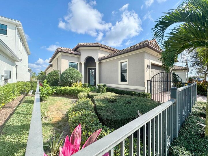 320 SE Fascino Circle  Port Saint Lucie FL 34984 photo