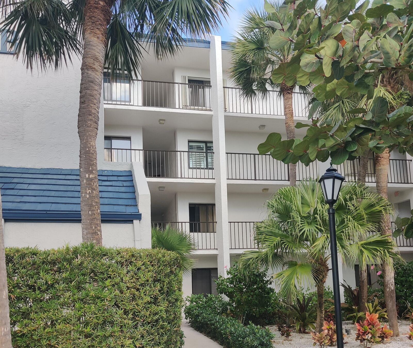 Property Photo:  1605 S US Highway 1 B404  FL 33477 