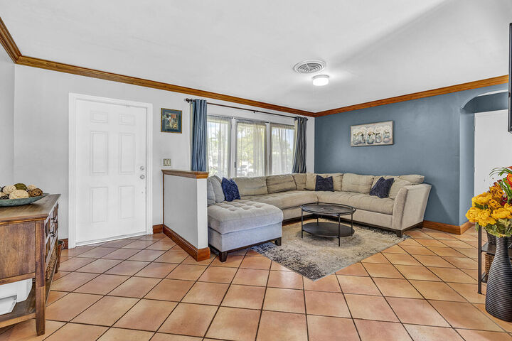 Property Photo: 2115 N 45th Avenue FL 33021
