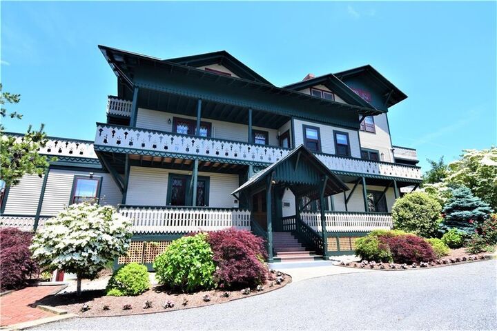 35 Chastellux Avenue I  Newport RI 02840 photo