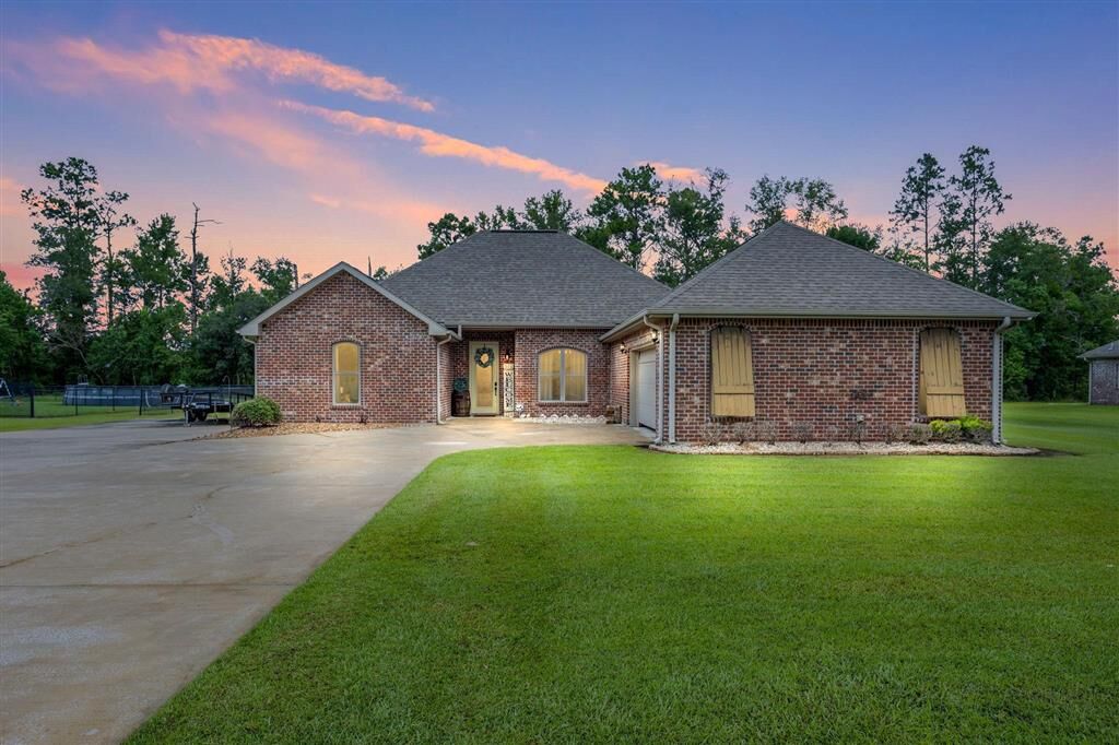 Property Photo: 164 Landry Drive LA 70657