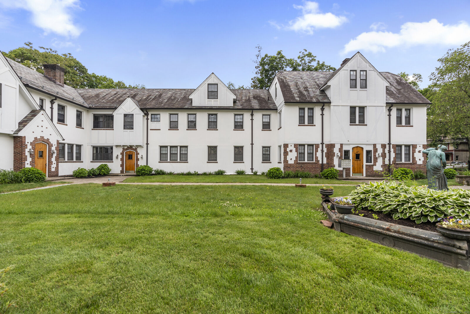 Property Photo: 623 Whitney Avenue 2 CT 06511