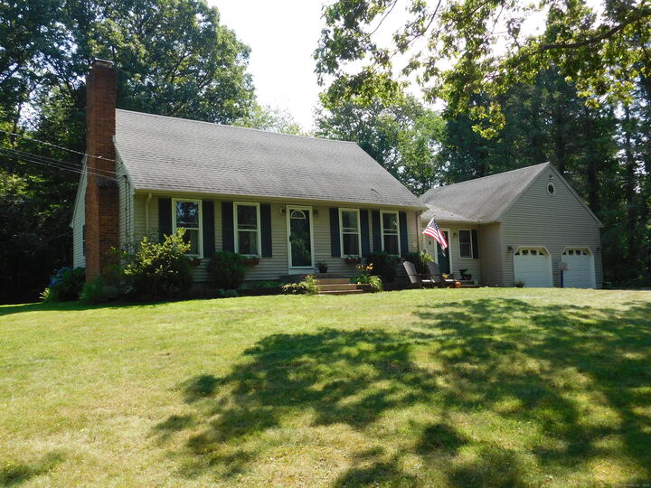 Property Photo:  6 French Circle  CT 06787 
