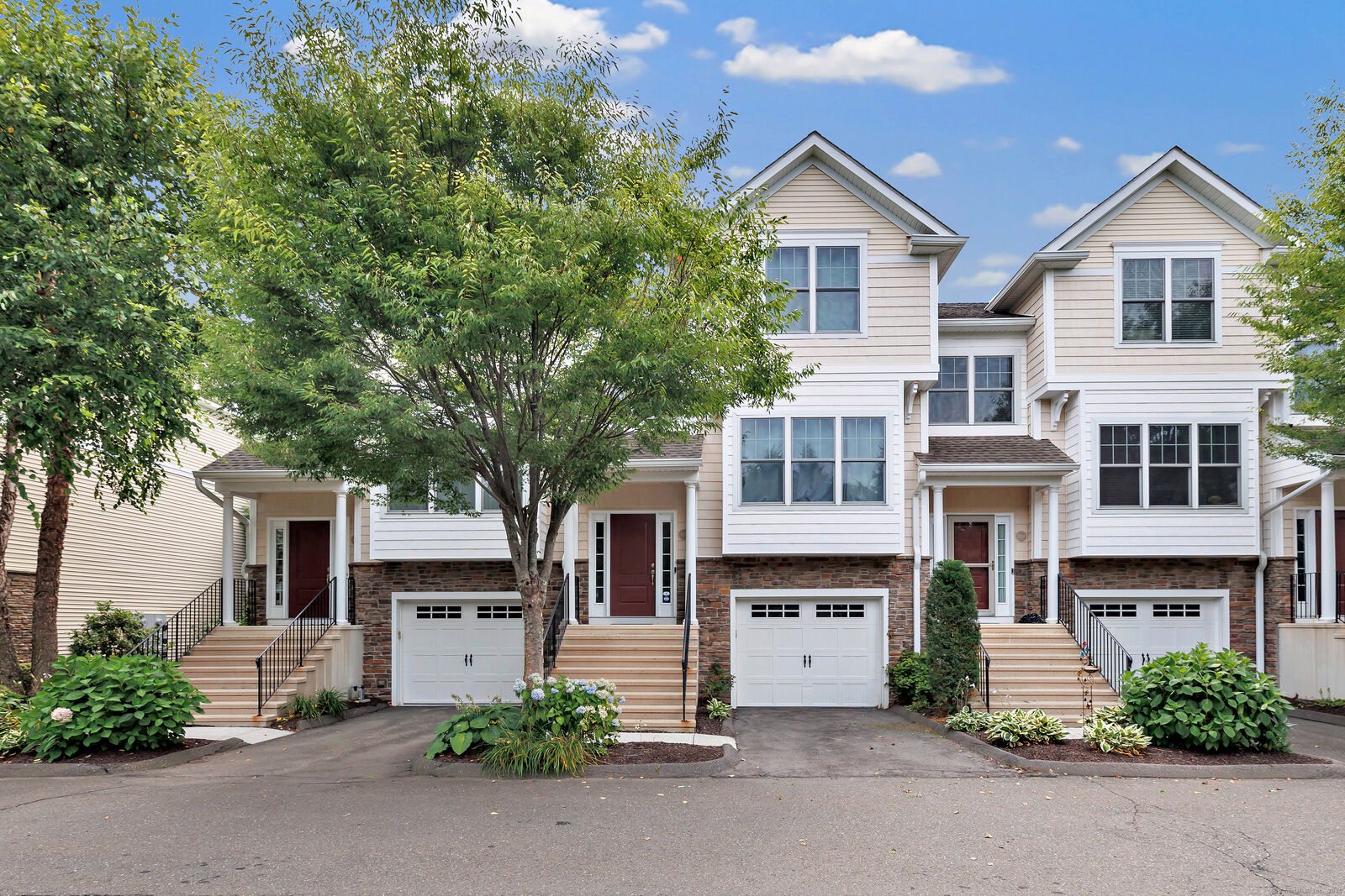 Property Photo:  1102 Woodland Hills Drive 1102  CT 06611 