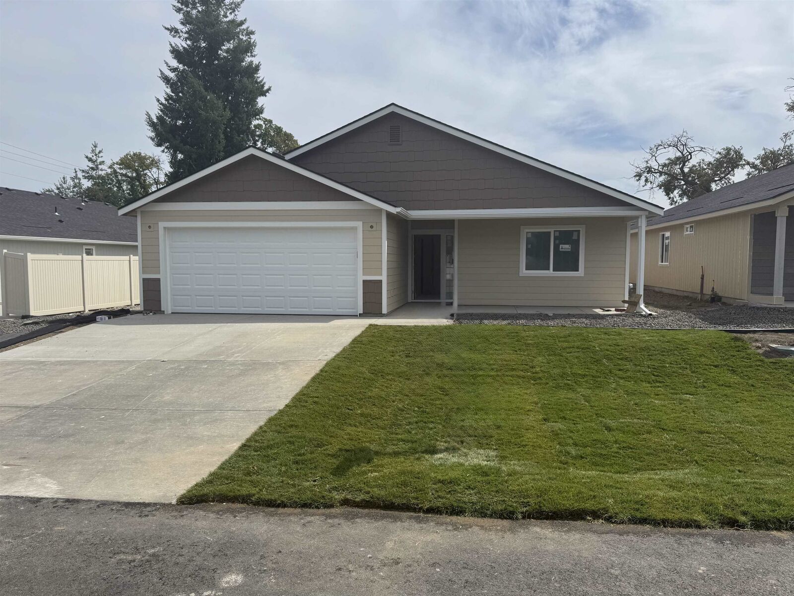 Property Photo:  9 S Rivista Ln  WA 99016 