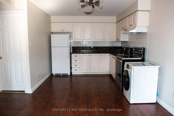 Property Photo: 28 Victoria Avenue N 206 ON L8L 5E1