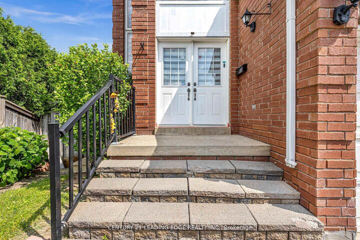 Property Photo: 40 Ann Louise Crescent ON L3S 0A8