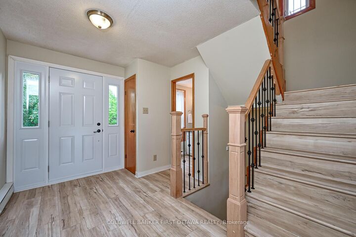Property Photo: 22 Poole Creek Crescent ON K2S 1G4