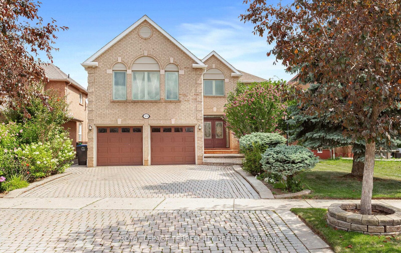 Property Photo: 5839 Fieldon Road ON L5M 5K3