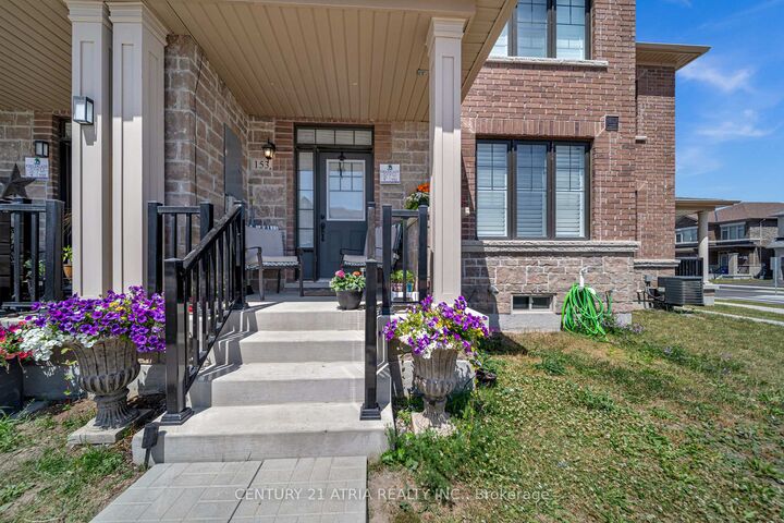 Photo de la propriété:  153 Coronation Road  ON L1P 0H5 