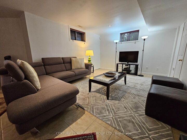 Photo de la propriété:  15 Pleasant Avenue Bsmt  ON M2M 1L8 