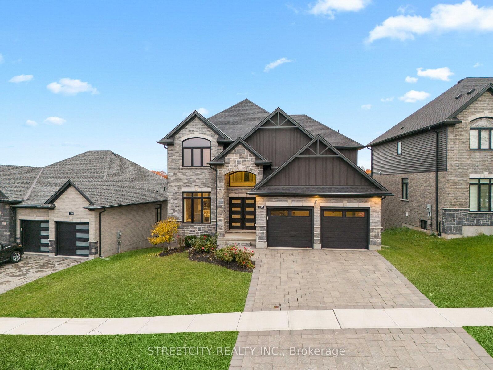 Photo de la propriété:  1135 Meadowlark Ridge  ON N6M 0H3 