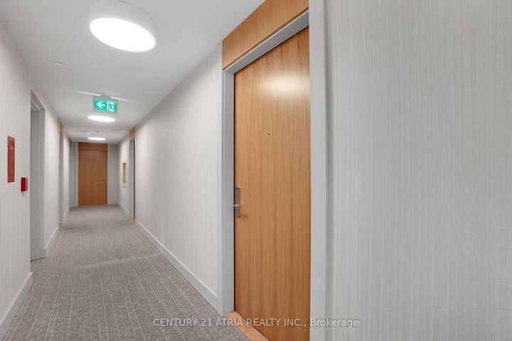 Property Photo:  8960 Jane Street 1823  ON L4K 0N9 