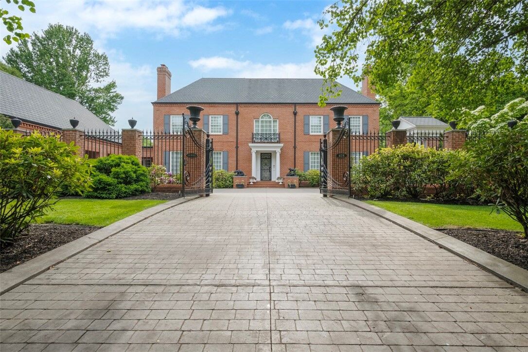Property Photo: 418 Fox Chapel Rd PA 15238