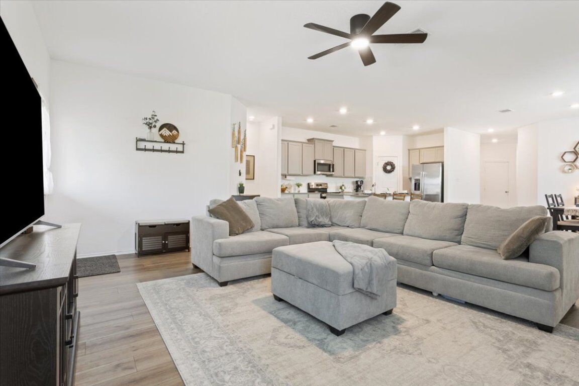 Property Photo: 104 Rowdy Yates Way TX 76537