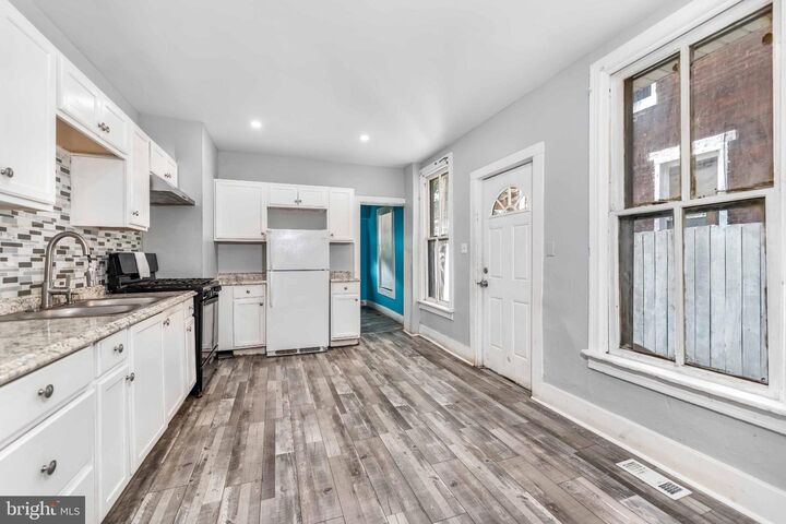Property Photo: 1424 Berryhill Street PA 17104
