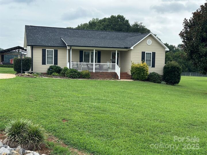 Property Photo:  3817 Spike Lane  NC 28168 