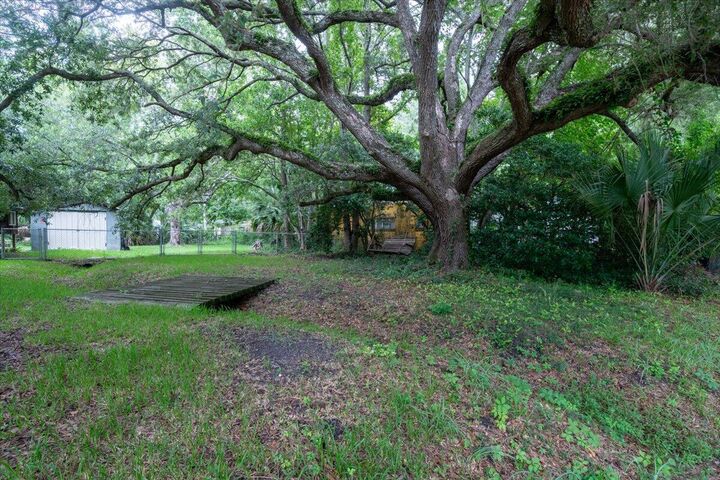 Property Photo: 1618 Evergreen Street SC 29407