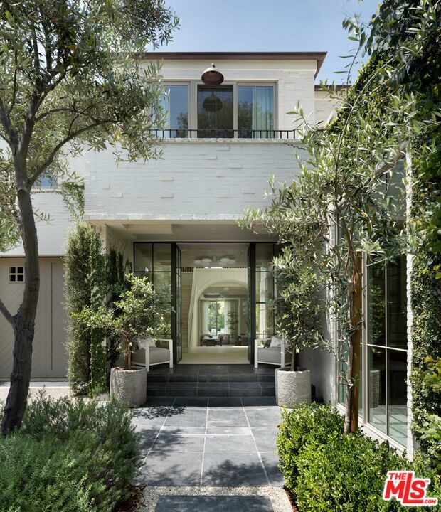 Property Photo:  127 S Burlingame Ave  CA 90049 