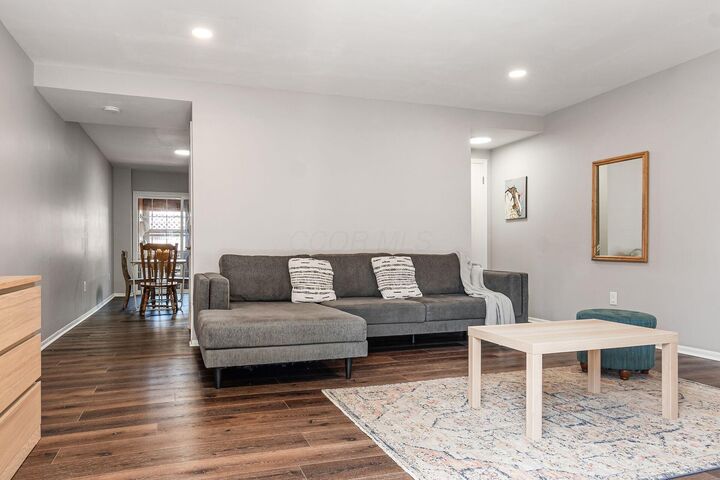 Property Photo:  2434 Hardesty S Drive  OH 43204 