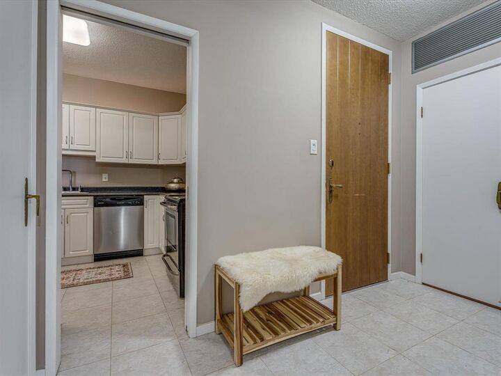 Property Photo:  323 Wellington Crescent  MB R3M 0A4 